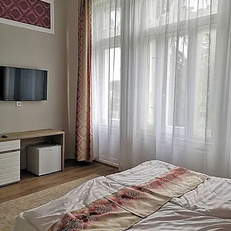 Kakukk Panzio Couette-café 3*