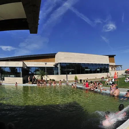 فندق مبيت وإفطار Kakukk Panzio Nyírbátor