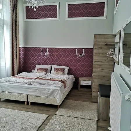 فندق مبيت وإفطار Kakukk Panzio 4*